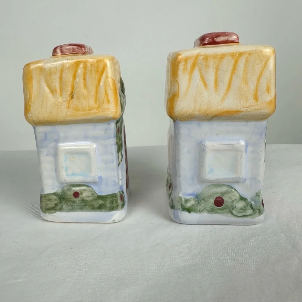 Cottage salt and pepper shakers